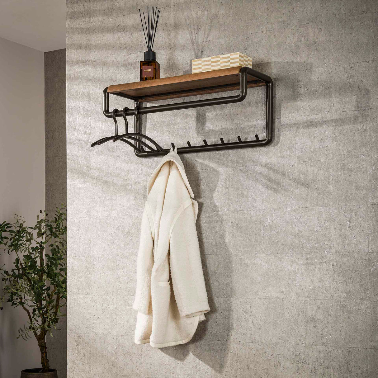 Arlo coat rack rod and hat shelf with 8 hooks Drift brown