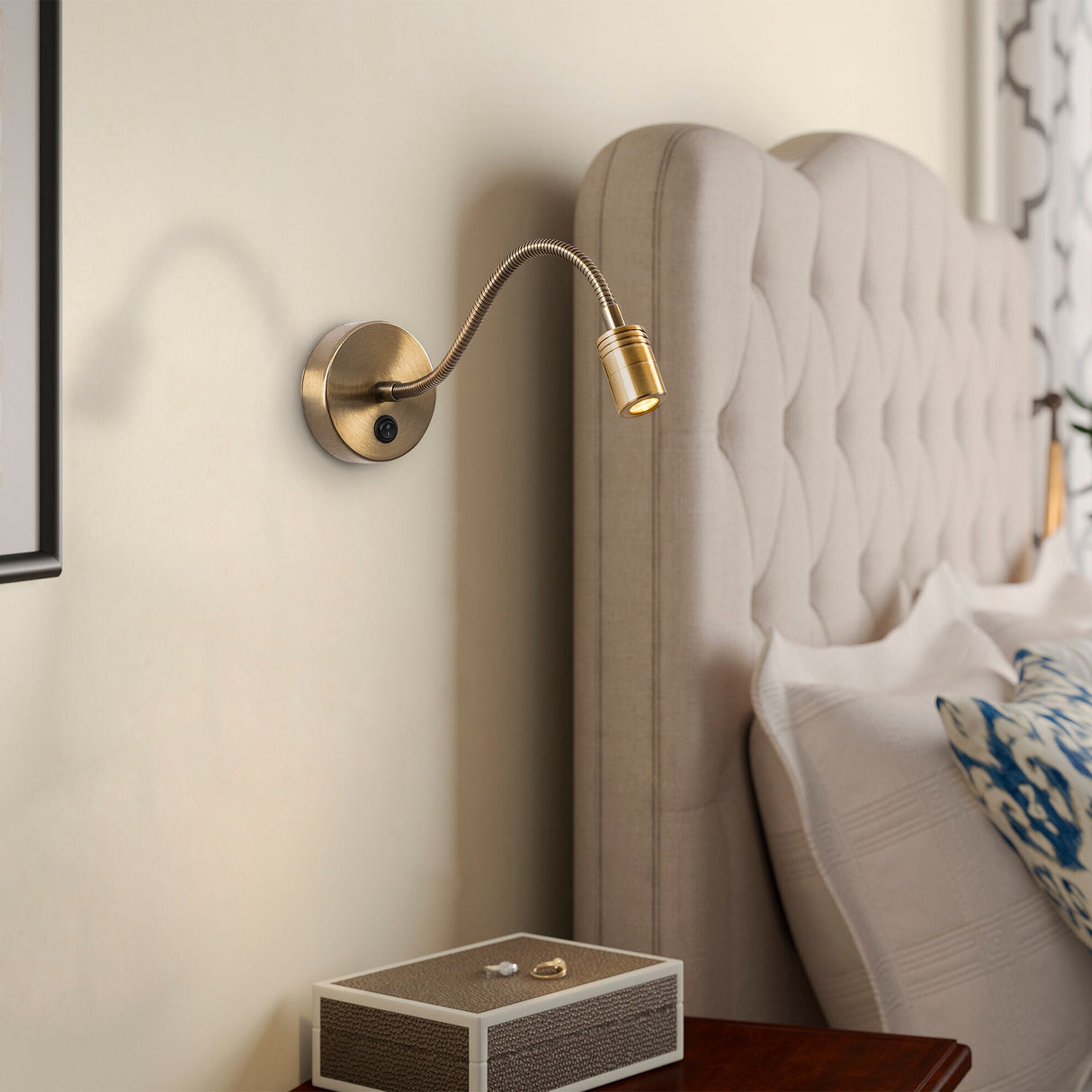 Bronze Metal Wall Lamp Veridia