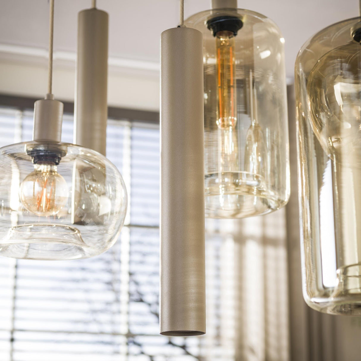 Hanglamp Sera 7-lichts beige metaal amber glas