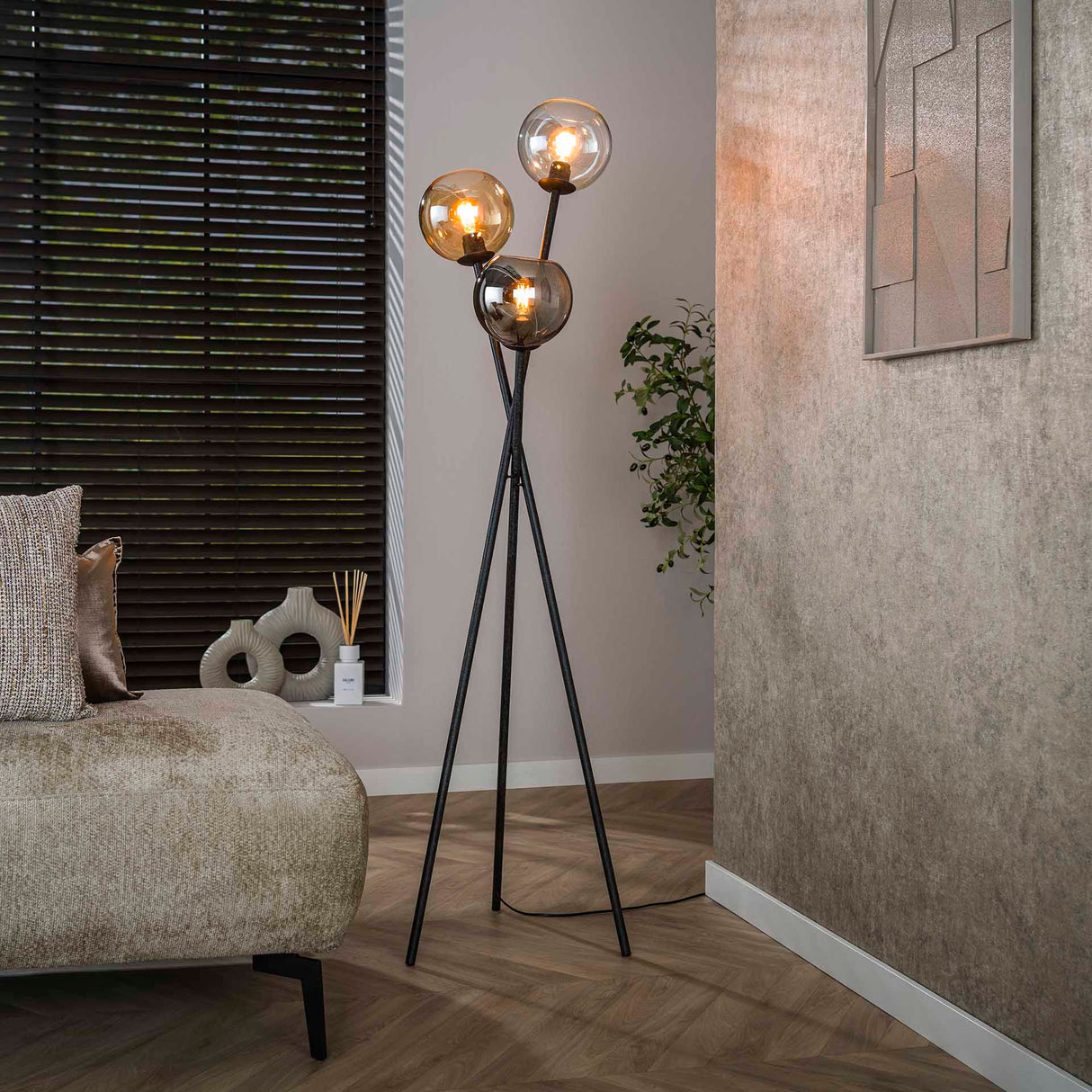 Floor lamp Nova 3-lights Black with Globes