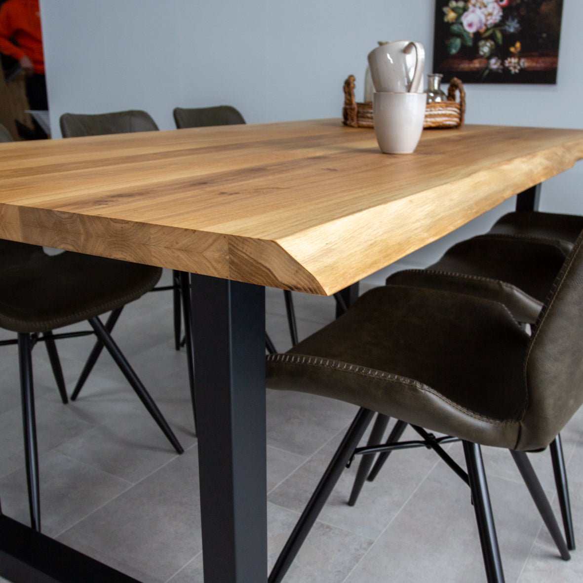 Dining tables - Dining table Revi Oak wood - Tree trunk shape - Black U - leg - Dimehouse