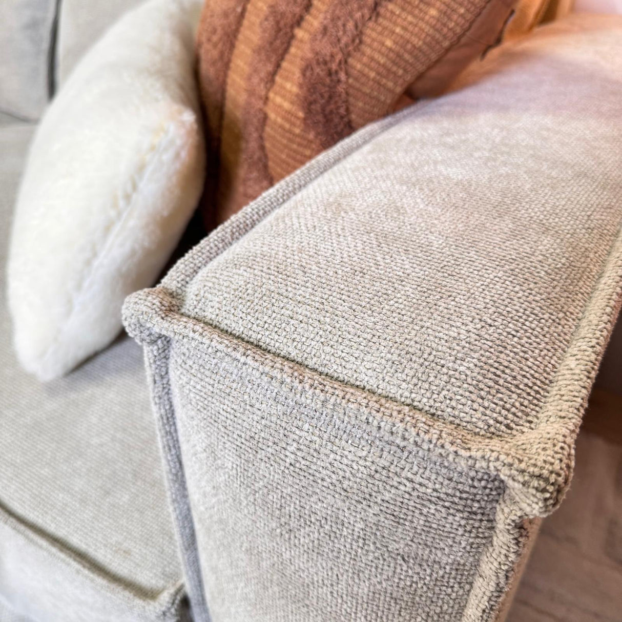 Corner sofa with beige chenille Yara chaise longue - left