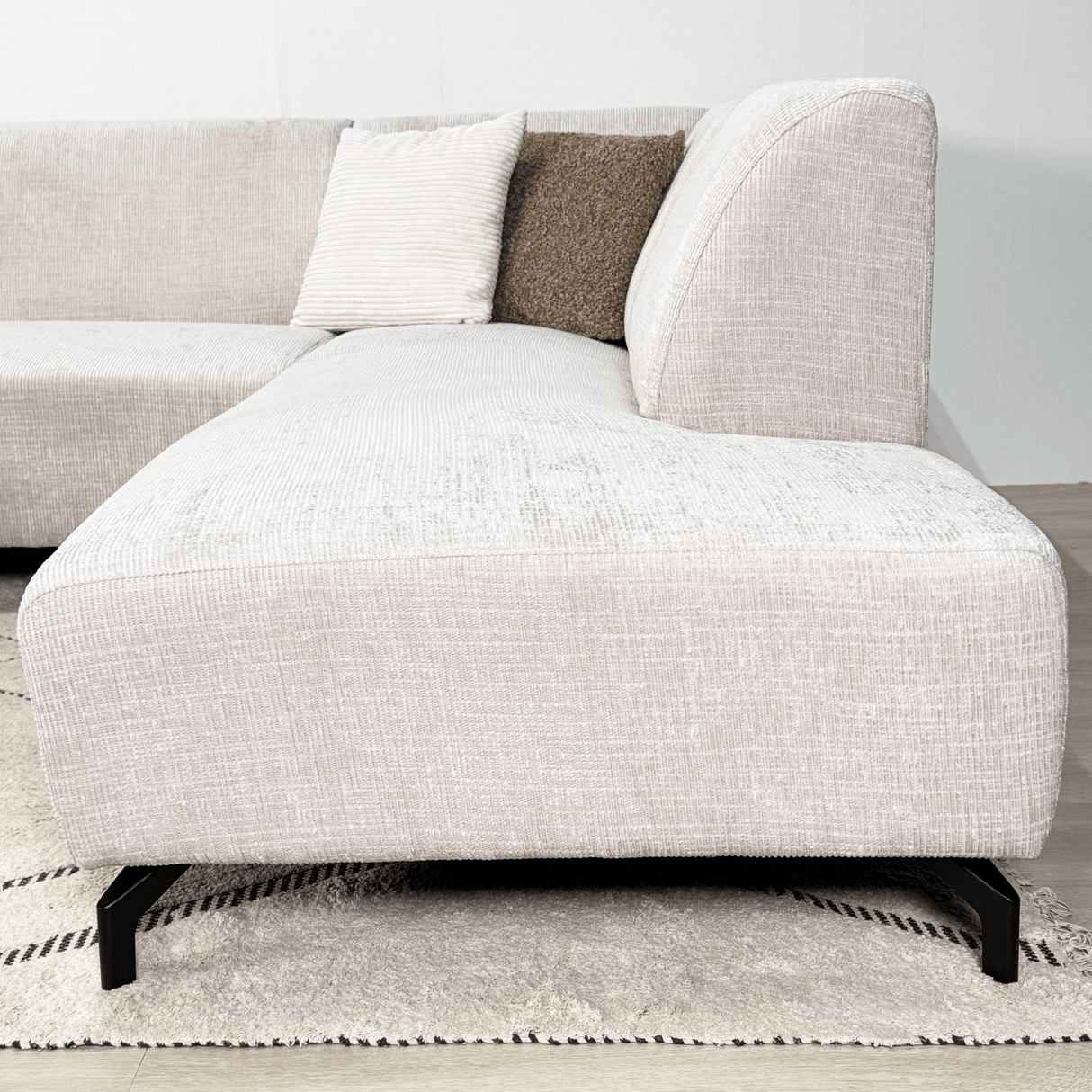 Banken - Hoekbank met chaise longue beige chenille stof Manon - rechts - Dimehouse