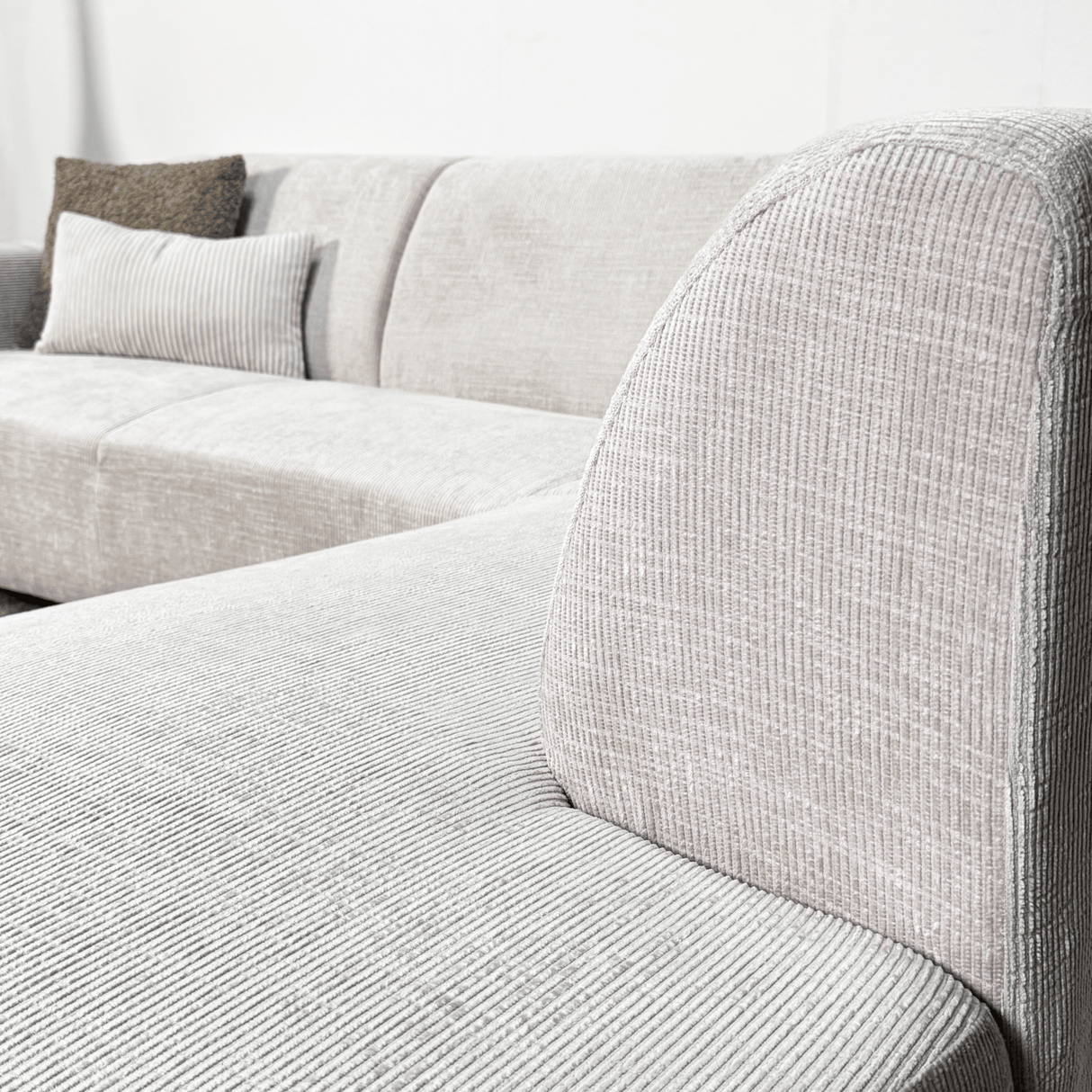Banken - Hoekbank met chaise longue beige chenille stof Manon - rechts - Dimehouse