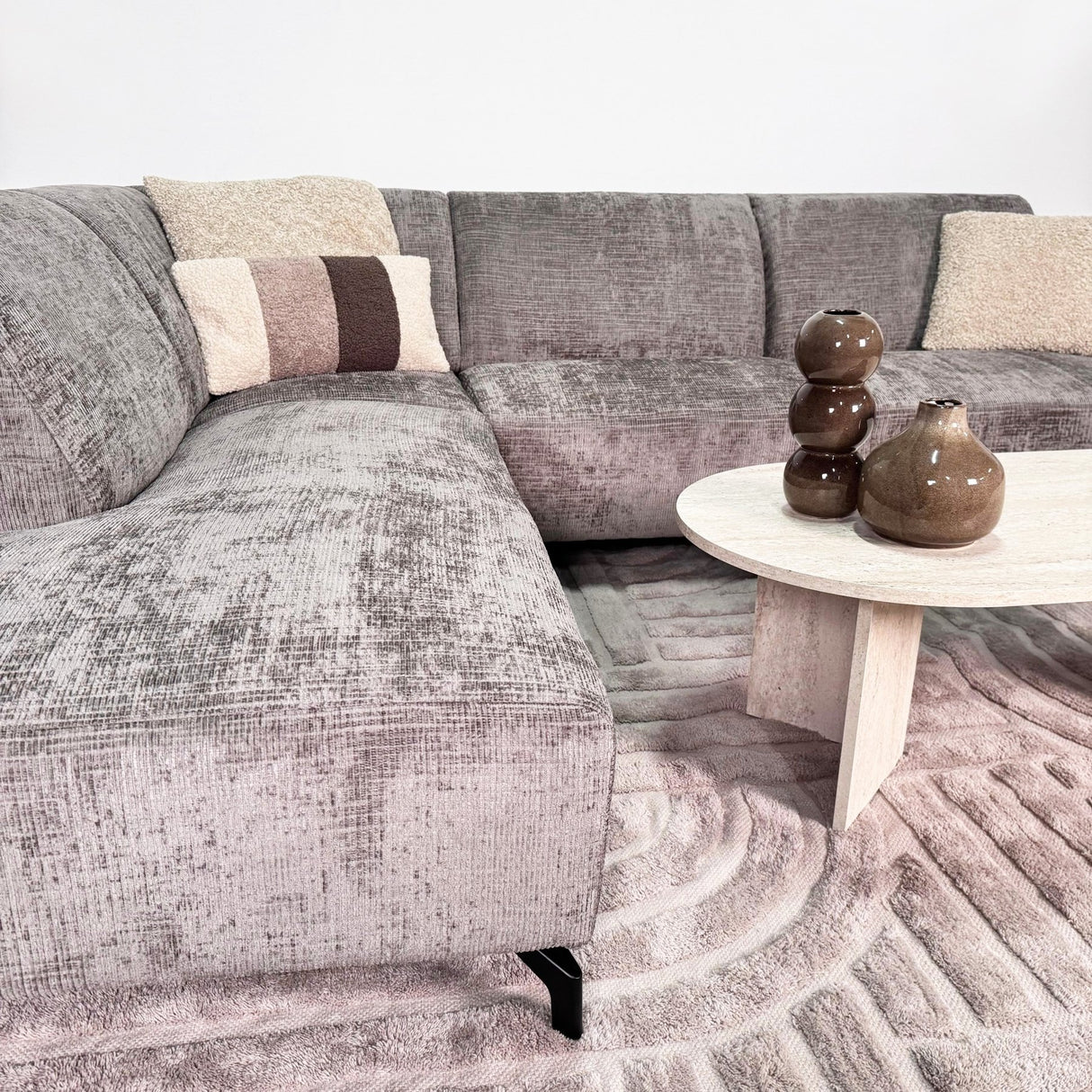 Banken - Hoekbank met chaise longue taupe chenille stof Manon - links - Dimehouse