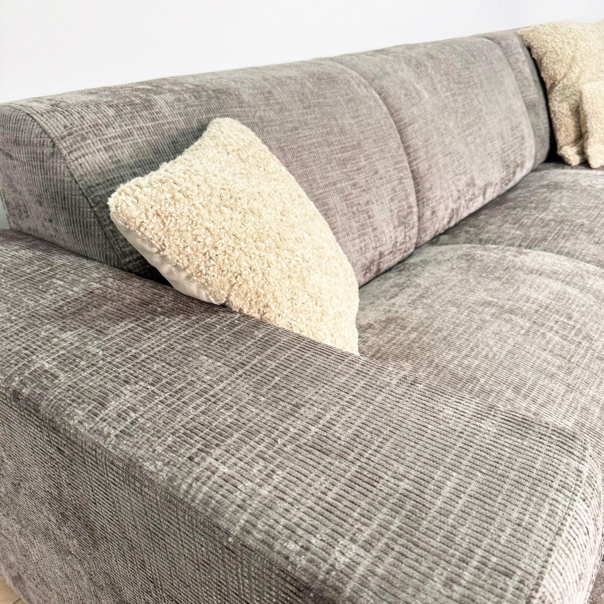 Banken - Hoekbank met chaise longue taupe chenille stof Manon - rechts - Dimehouse