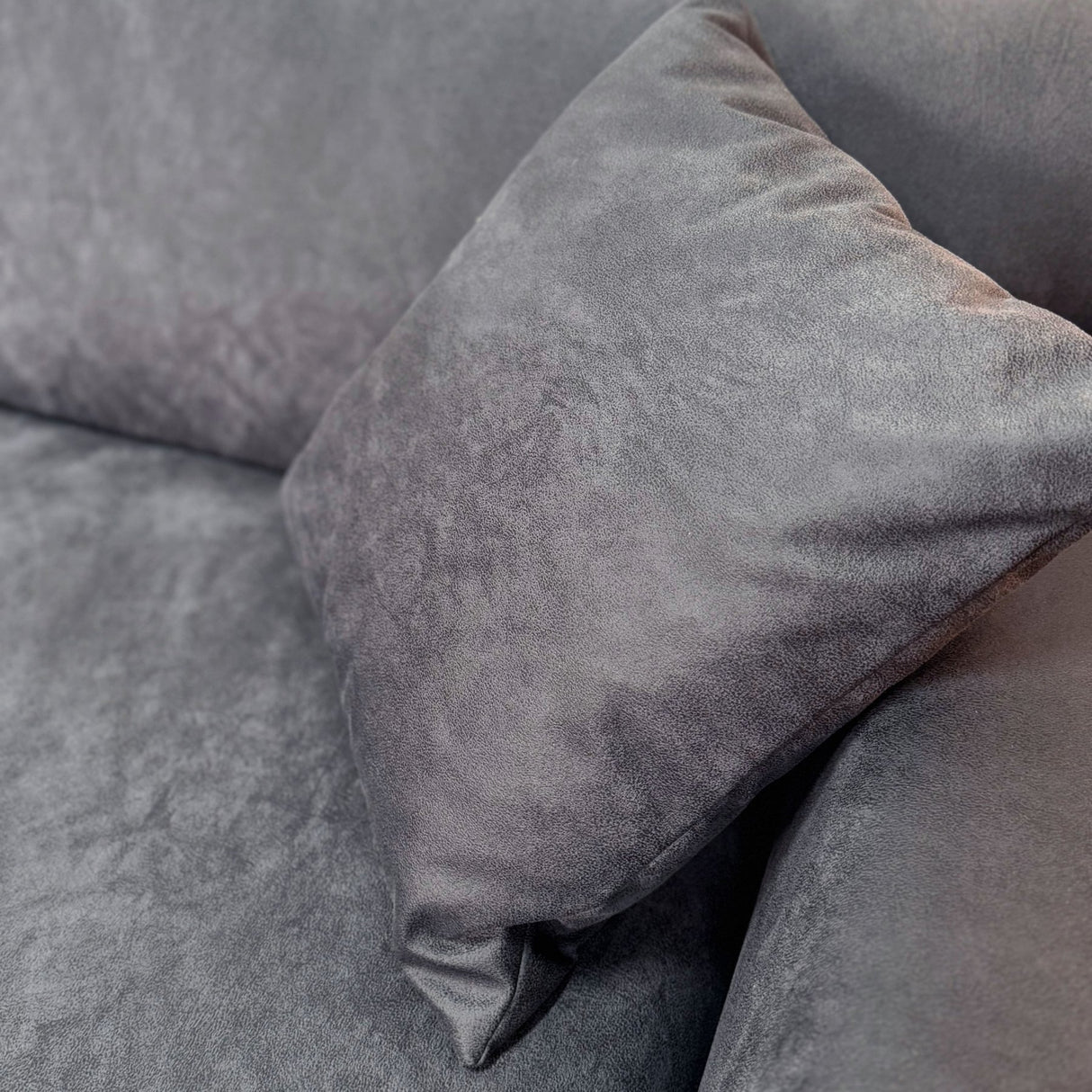 2.5-seater sofa in anthracite microfiber fabric Davidson