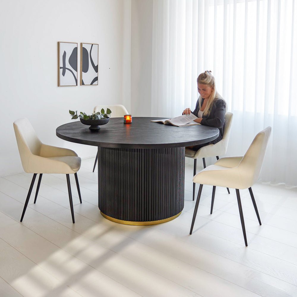 Dining table Elora Dimehouse Black LxWxH 155x155x9 Mango wood Atmospheric photo in situation