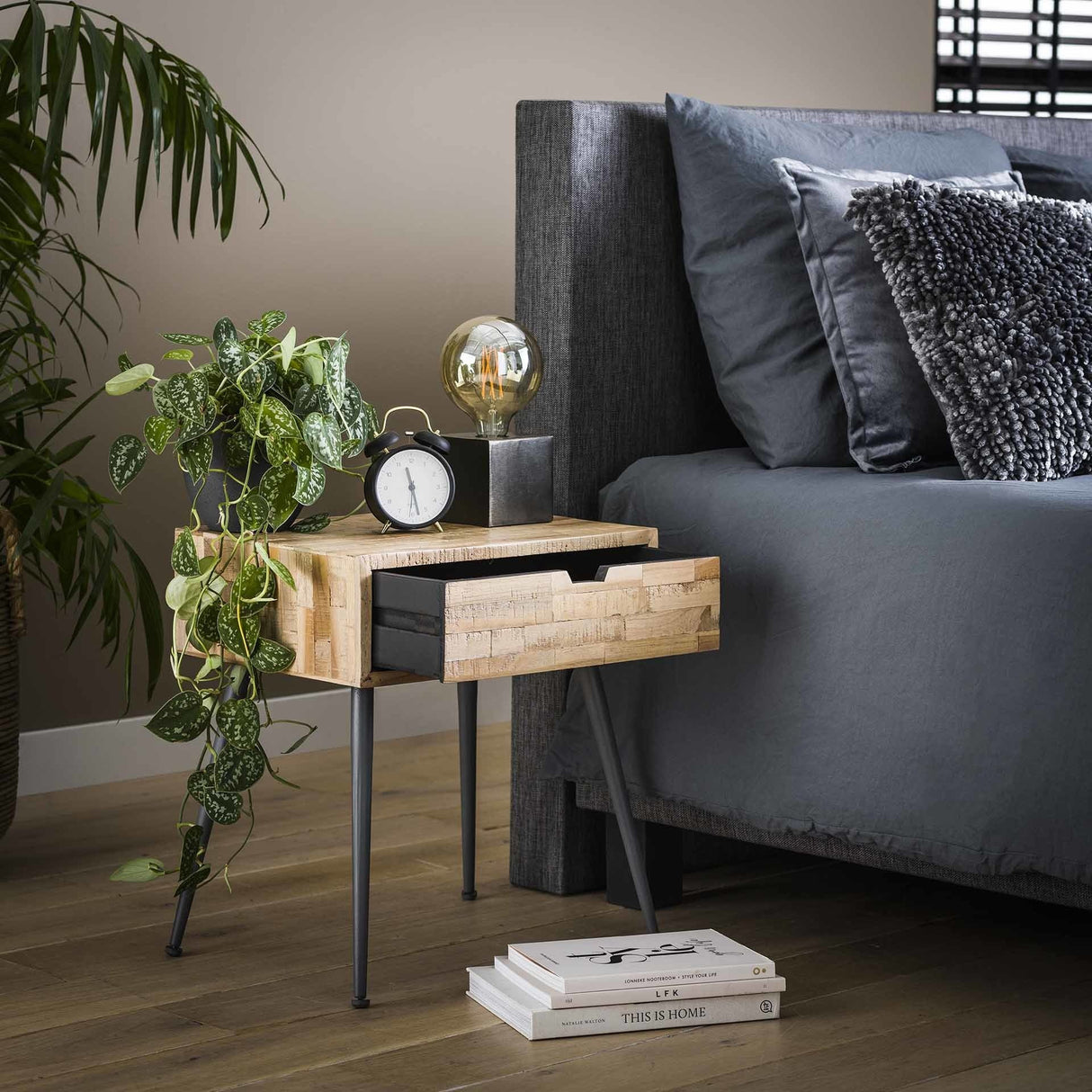 Bedside table Cloë DH Interior Weathered LxWxH 50x40x19 Teak Ambient photo in situation