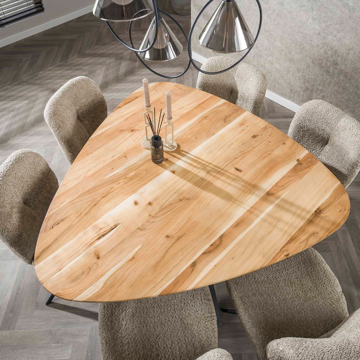 Triangular dining table made of solid acacia wood 135 cm 