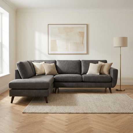 3-zits hoekbank Callum stof taupe links sfeerfoto in modern interieur