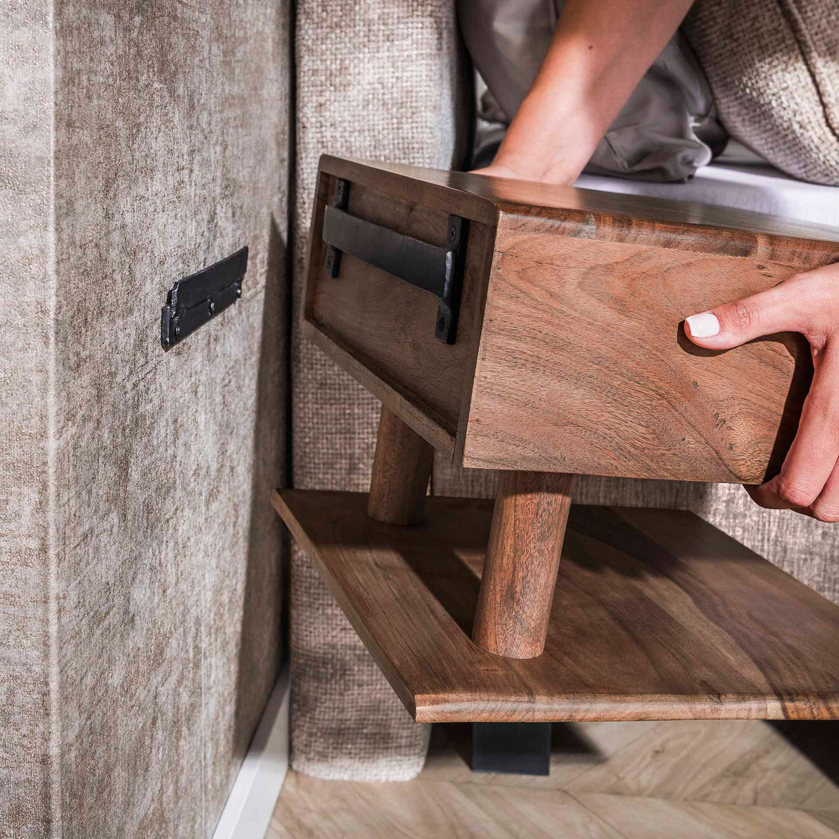 Nachtkastjes - Zwevend Nachtkastje Dex Acaciahout Drift Brown 1 Lade Open Plank - Dimehouse