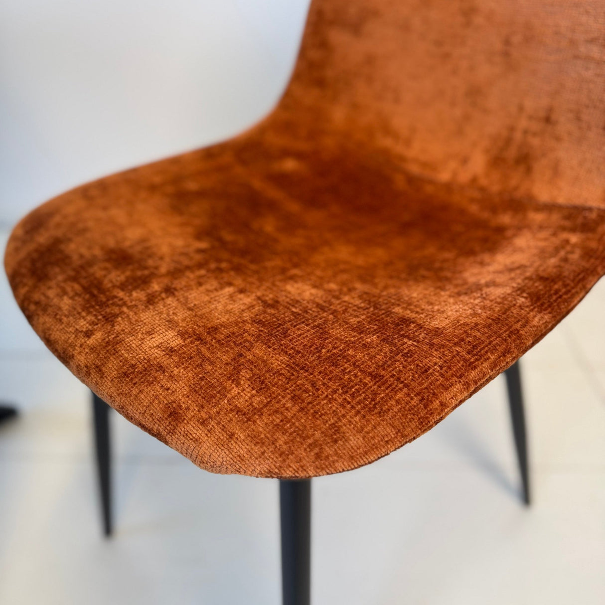 Set of 4 Scandinavian Dining Chairs Swift – Terracotta Chenille