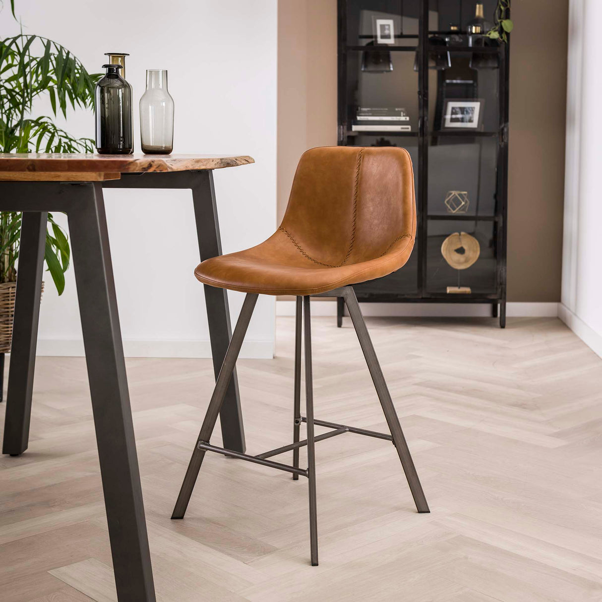 Set of 4 Siena Saddle PU brown Bar Stools 