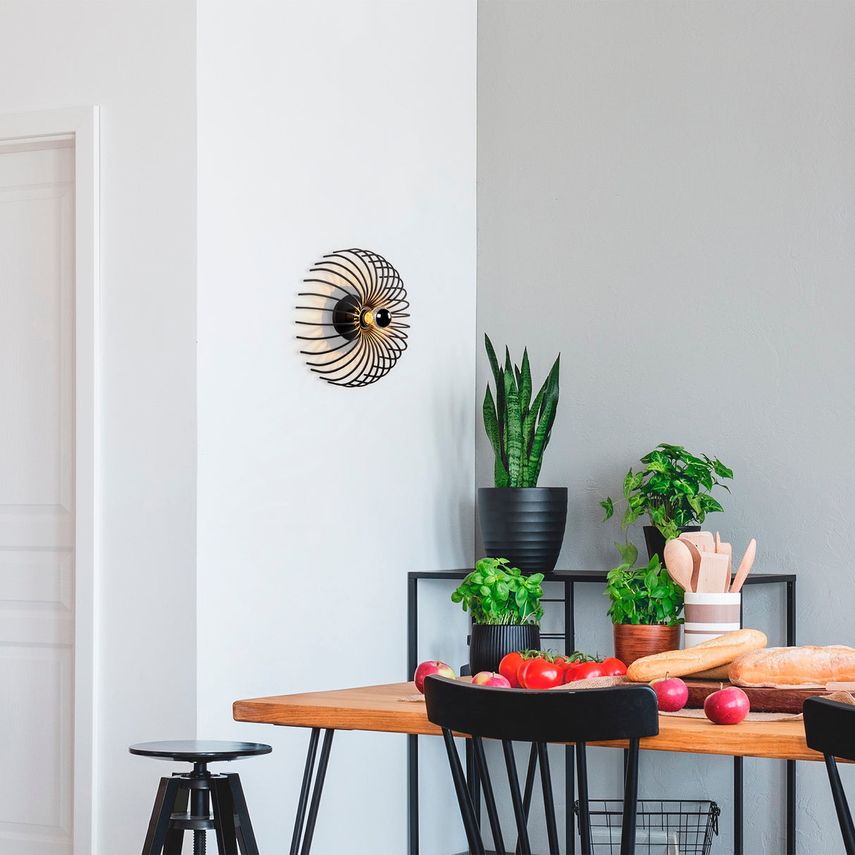 Black Metal Wall Lamp Poise 