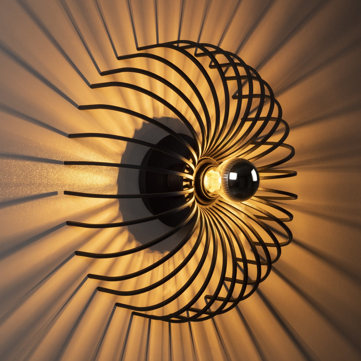 Black Metal Wall Lamp Poise 