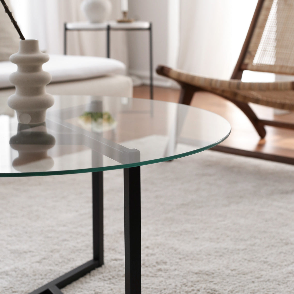 Round Glass Coffee Table 75 cm - Black Metal Frame 
