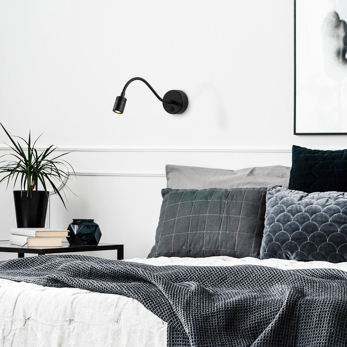 Black Metal Wall Lamp Veridia 