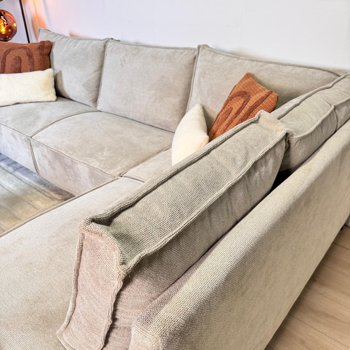 Corner sofa with beige chenille Yara chaise longue - right 