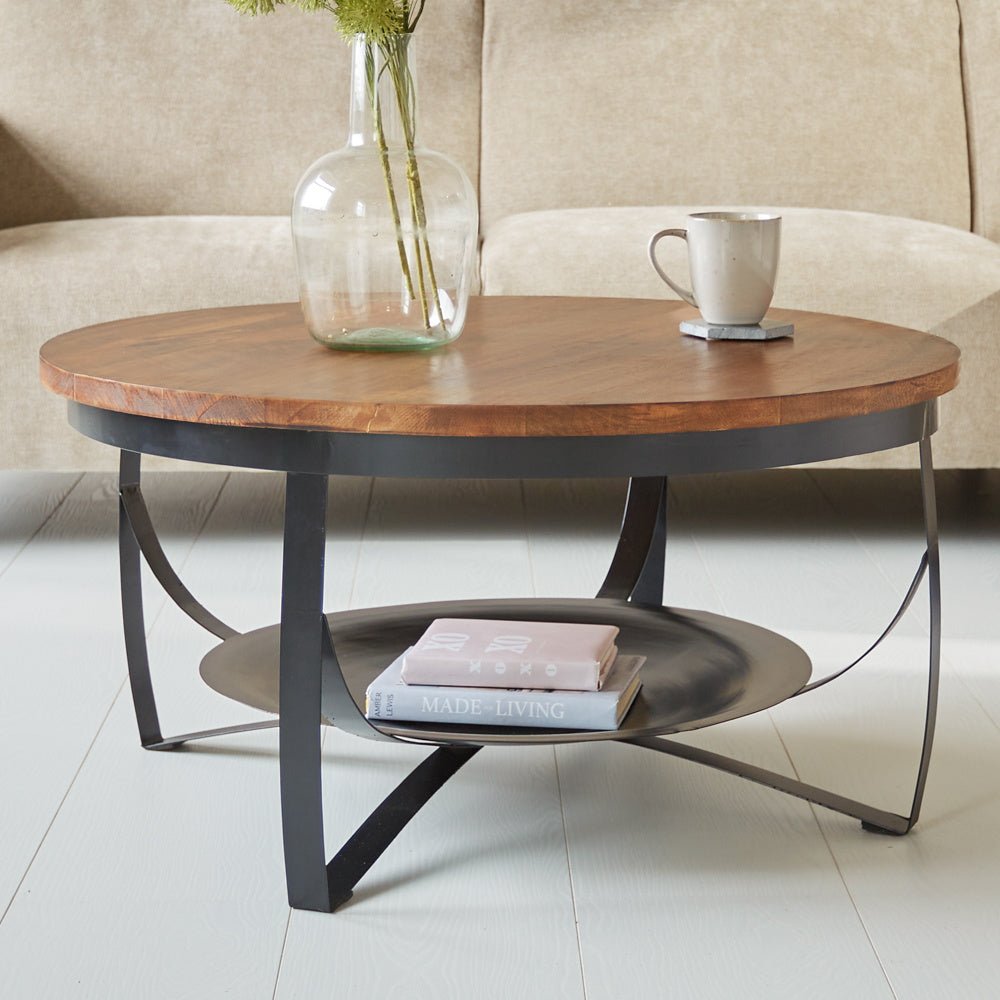 Coffee table Oxis Dimehouse Brown LxWxH 92x92x43 Mango wood Atmospheric photo diagonal front view