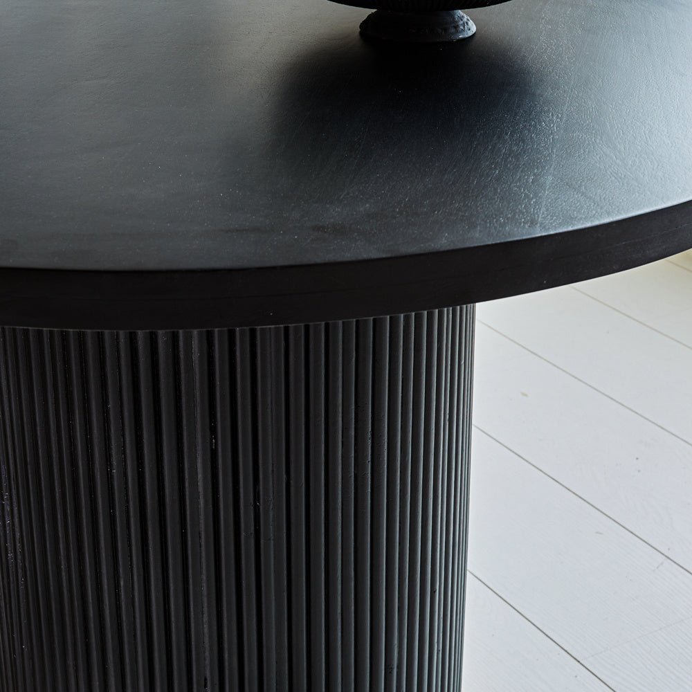 Dining table Elora Dimehouse Black LxWxH 115x115x9 Mango wood Atmospheric photo detail