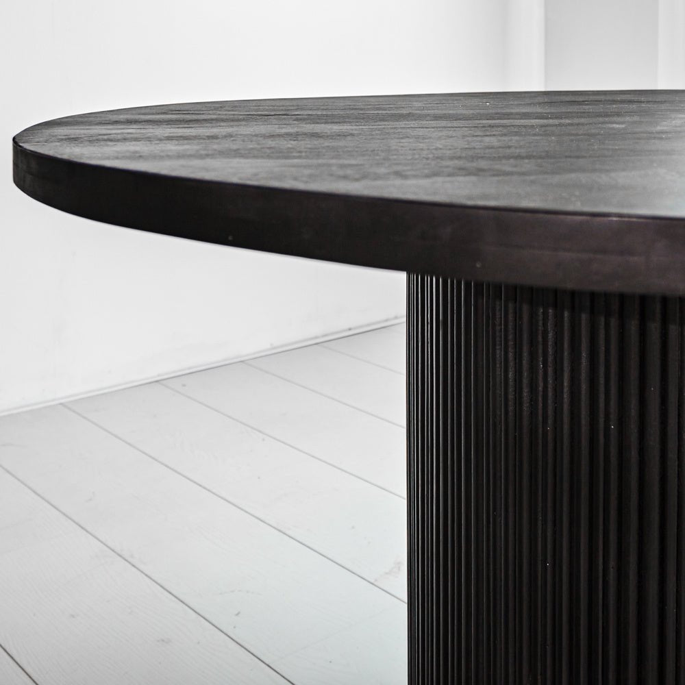 Dining table Elora Dimehouse Black LxWxH 135x135x9 Mango wood Atmospheric photo detail
