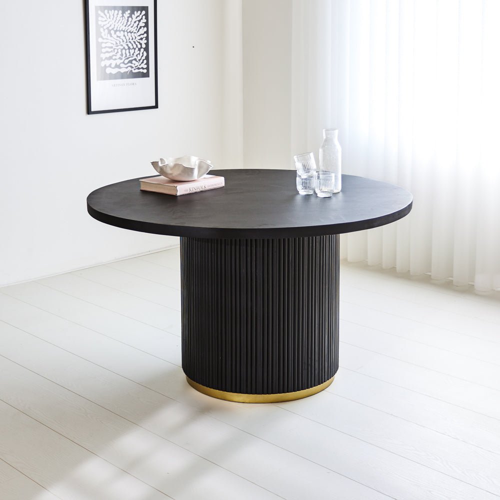 Dining table Elora Dimehouse Black LxWxH 135x135x9 Mango wood Atmospheric photo diagonal front view